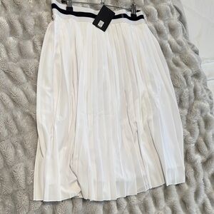 Rave on trend White Pleated Skirt